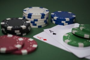 Открой карты успеха: Покер - искусство стратегии и блефа