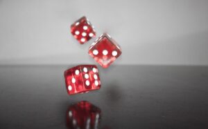 Покер: Когда удача встречает мастерство - истории о невероятных выигрышах