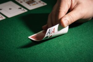 Покер: Игровые секреты и тонкости, которые помогут вам выиграть больше!